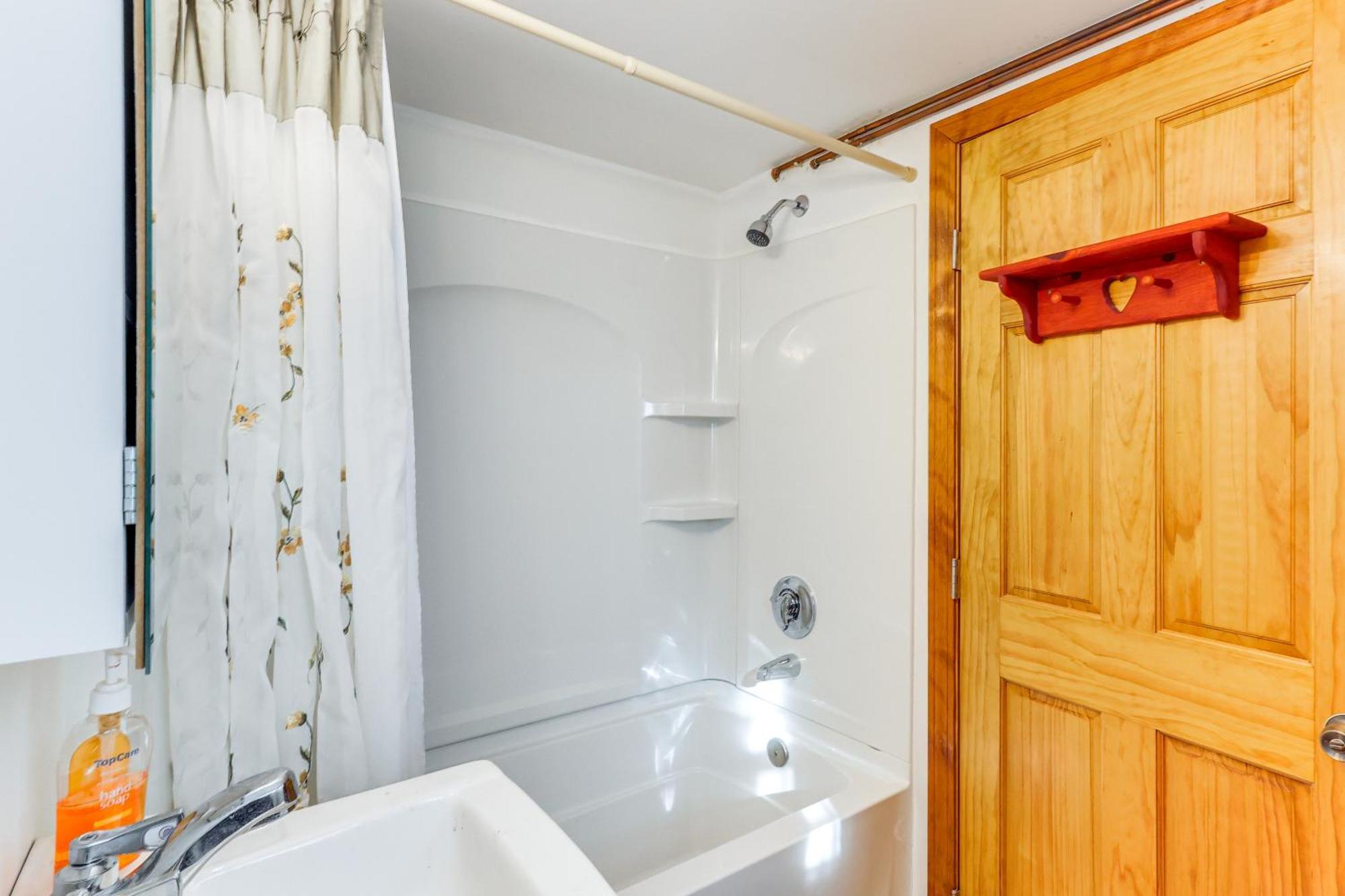 Charming Old Lyme Cottage, Steps To Private Beach! المظهر الخارجي الصورة
